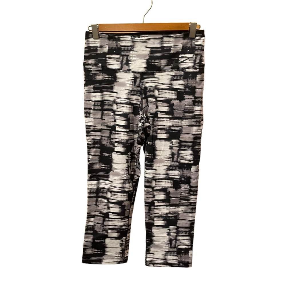 Nike Dri Fit Training Legendary Night Lights‎ Capri Crop Tights